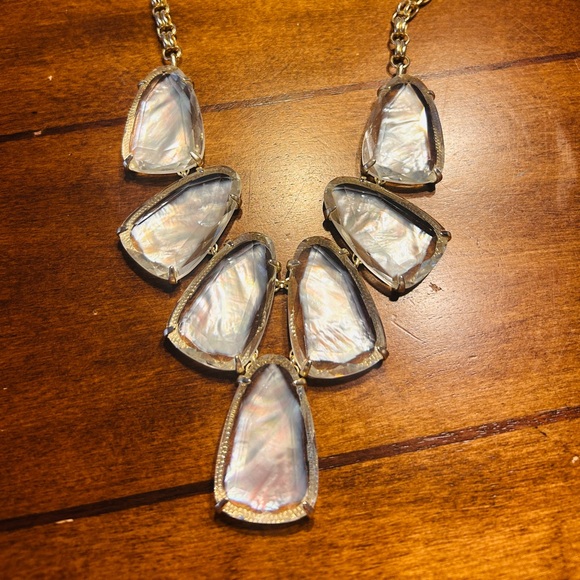 Kendra Scott Iridescent pearl Statement Necklace with Gold Accents - Picture 1 of 2